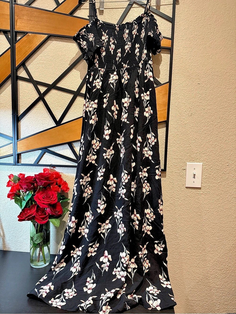 Magnolia Skyr Floral Maxi Dress in Black & Pink Size Medium